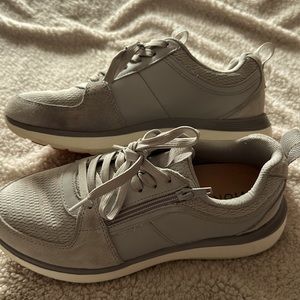 Vionic  shoes with zippers on sides and ties.  Great for plantar fasciitis